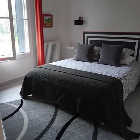 Cote Remparts Hotel Provins Bagian luar foto