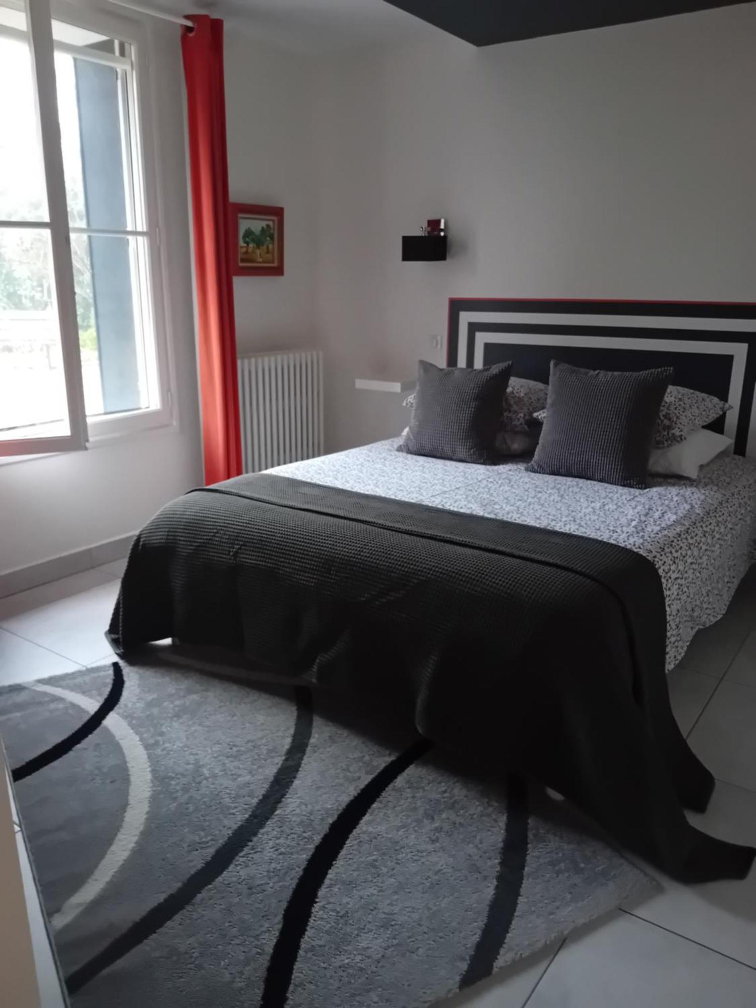 Cote Remparts Hotel Provins Bagian luar foto