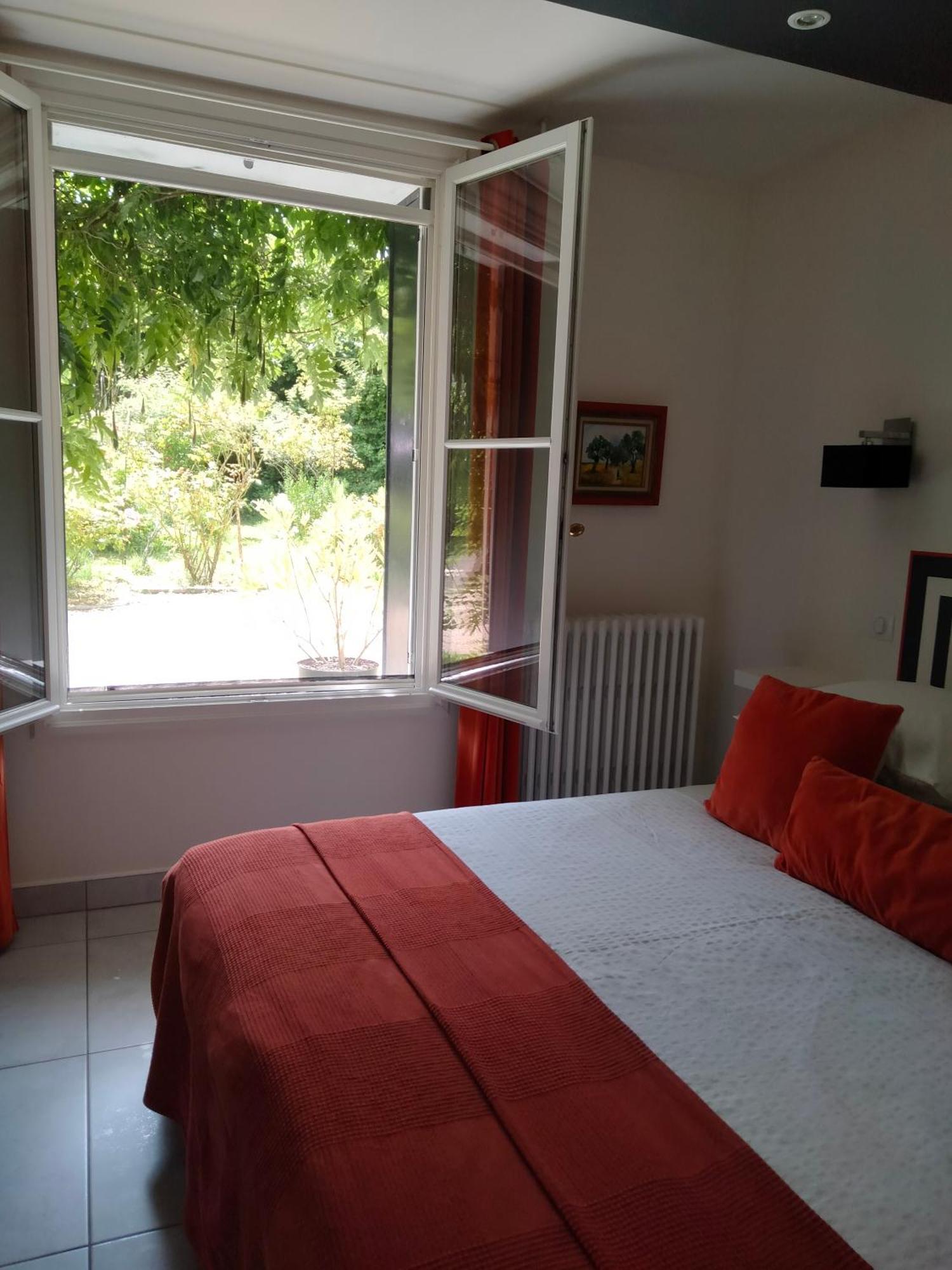 Cote Remparts Hotel Provins Bagian luar foto