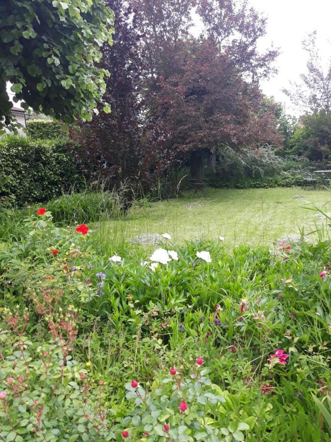 Cote Remparts Hotel Provins Bagian luar foto